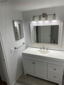 2251 NW 48th Ter 215, Lauderhill, Florida 33313, USA