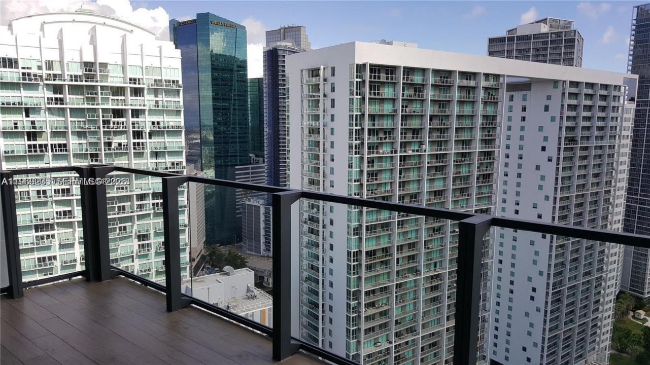 68 SE 6th St 3305, Miami, Florida 33131, USA