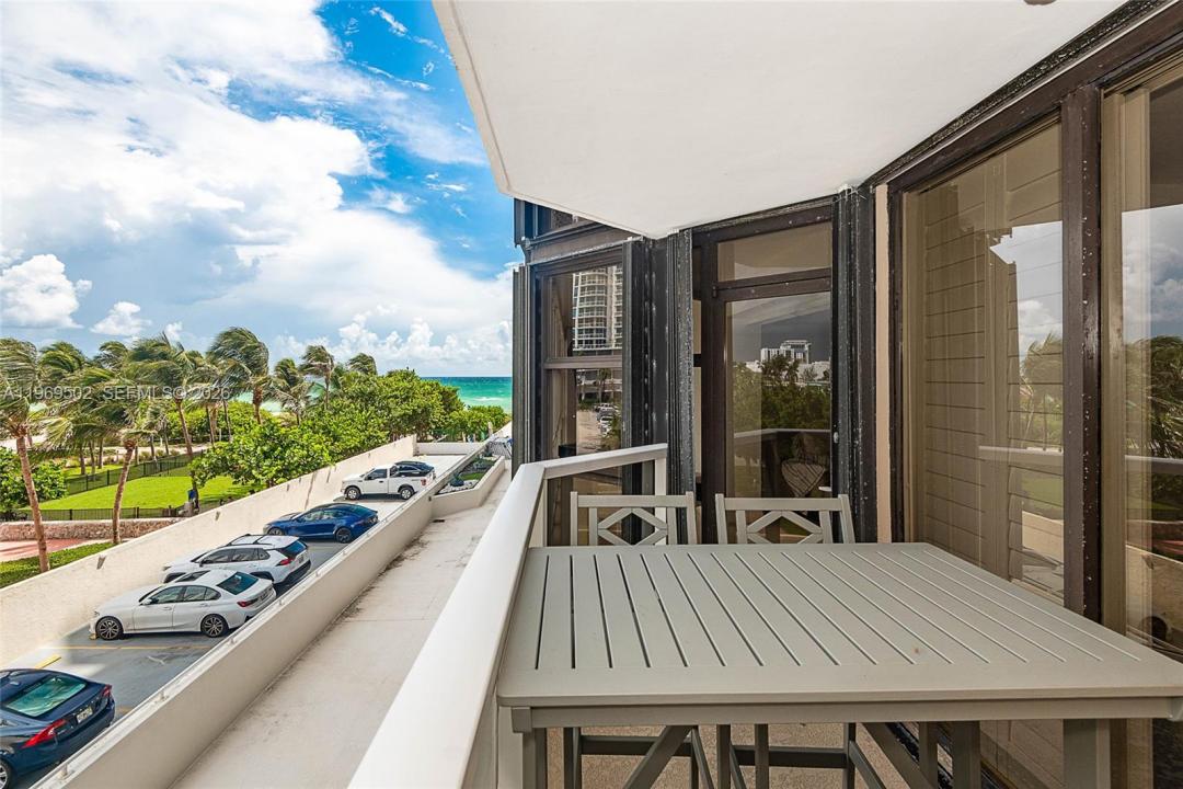 6423 Collins Ave 309, Miami Beach, Florida 33141, USA