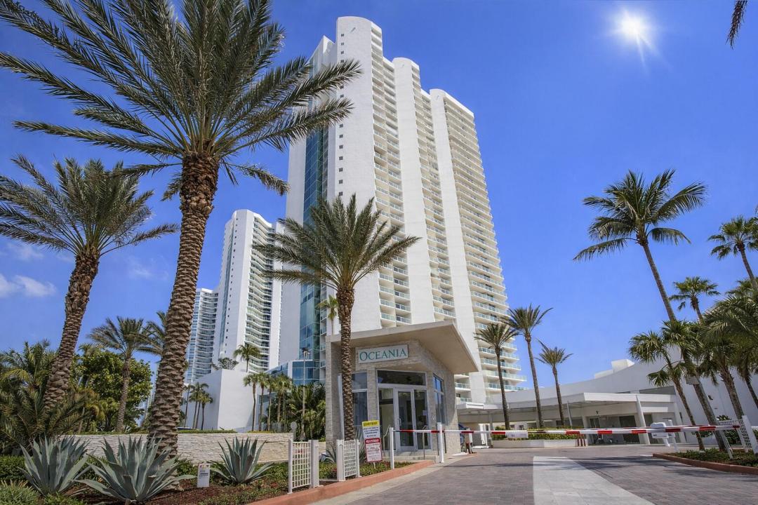 16425 Collins Avenue 2011, Sunny Isles Beach, Florida 33160