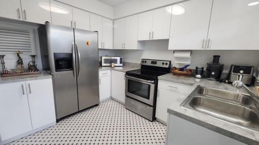 20 Park Dr 3, Bal Harbour, Florida 33154, USA