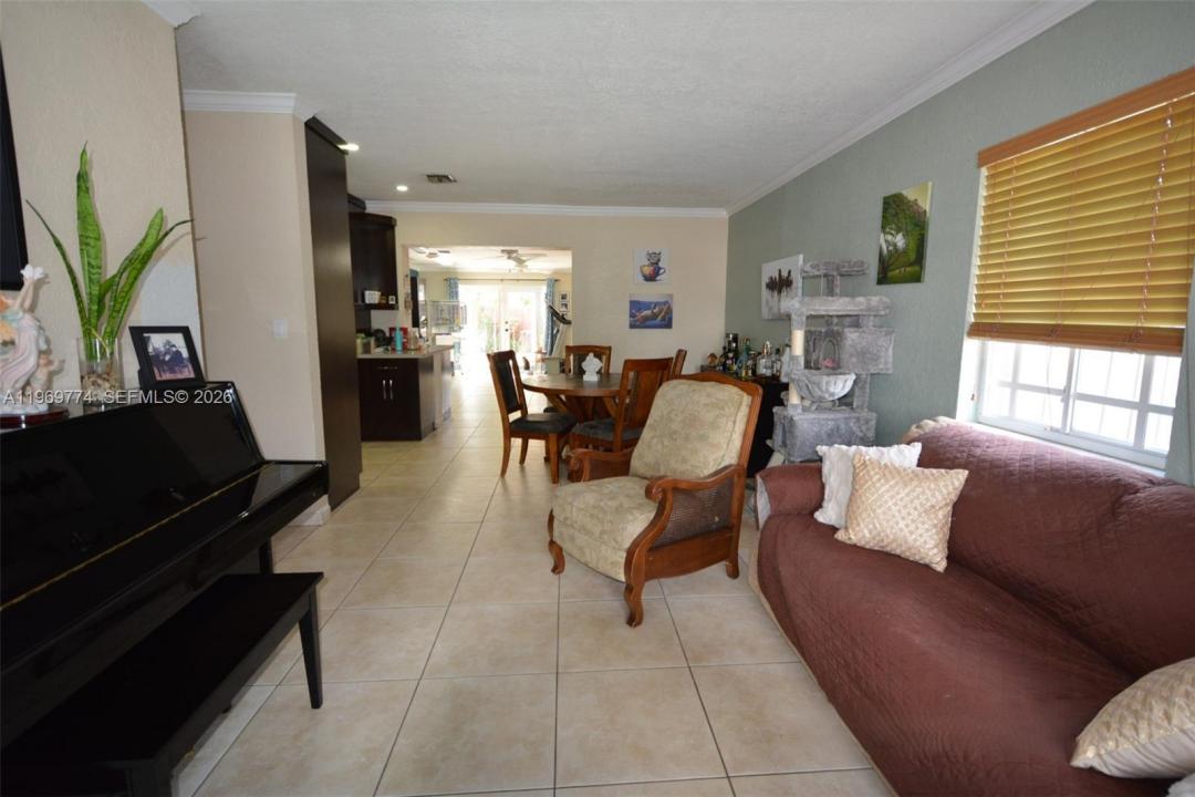 890 E 38th St, Hialeah, Floride 33013, États-Unis