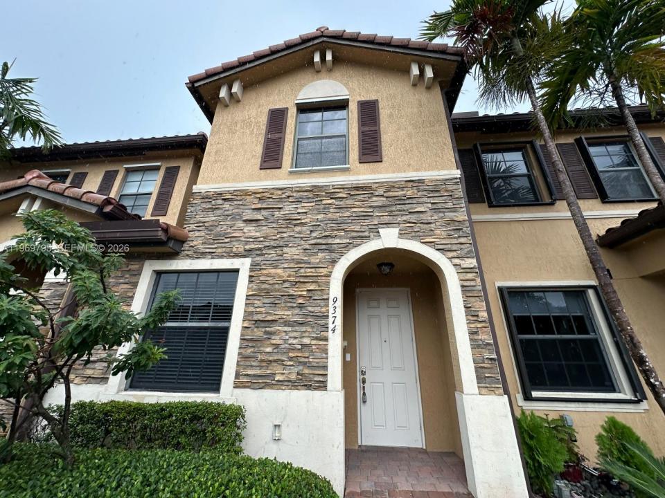 9374 W 32nd Ln, Hialeah, Florida 33018, Stati Uniti