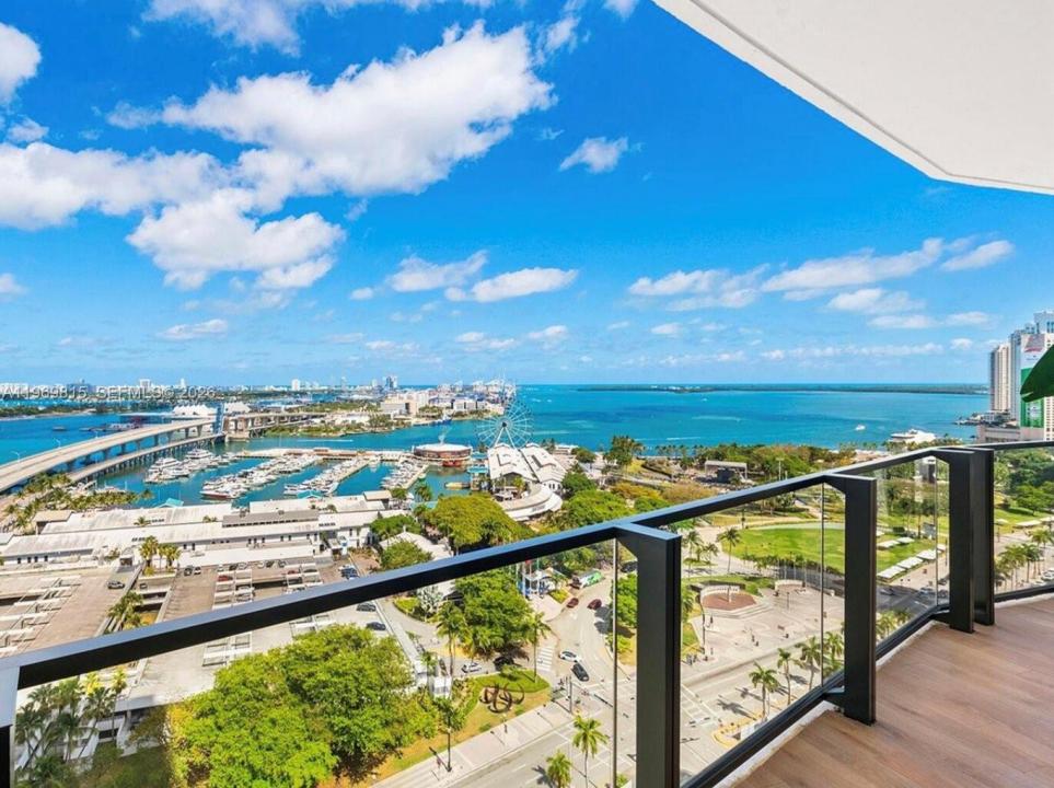 398 NE 5th St 3811, Miami, Florida 33132, USA