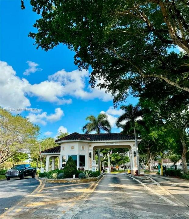900 Saint Charles Pl 316, Pembroke Pines, Florida 33026, Stati Uniti