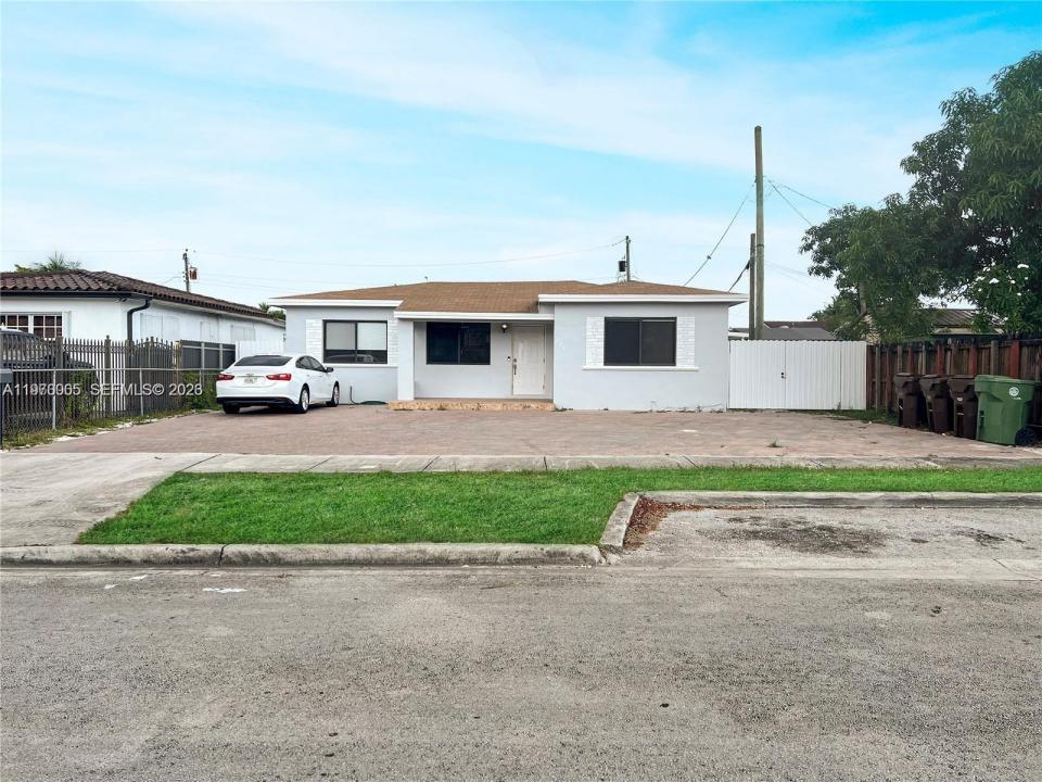 221 W 31st St, Hialeah, Florida 33012, USA
