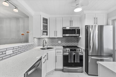 3201 NE 8th St 405, Pompano Beach, Florida 33062, USA