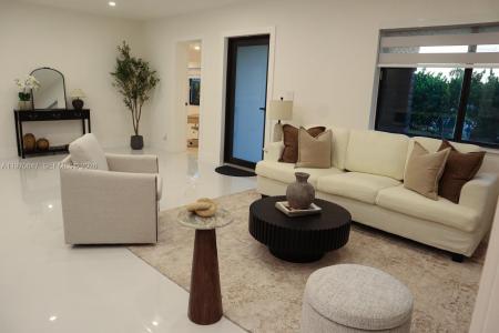 930 NE 163rd St, North Miami Beach, Florida 33162, USA