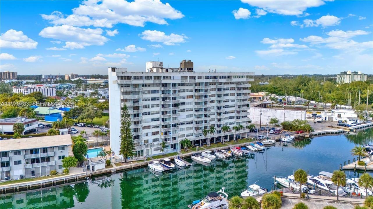 13155 Ixora Ct 311, North Miami, Floryda 33181, USA