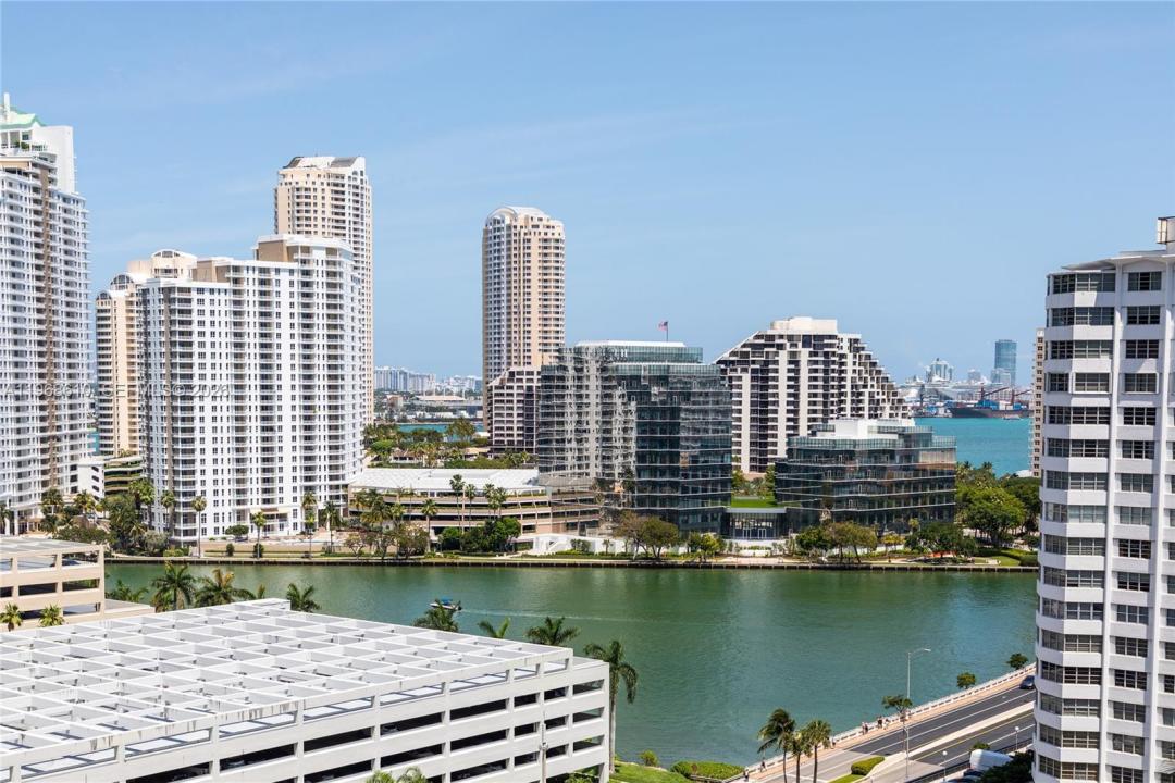 950 Brickell Bay Dr 1504, Miami, Florida 33131, USA