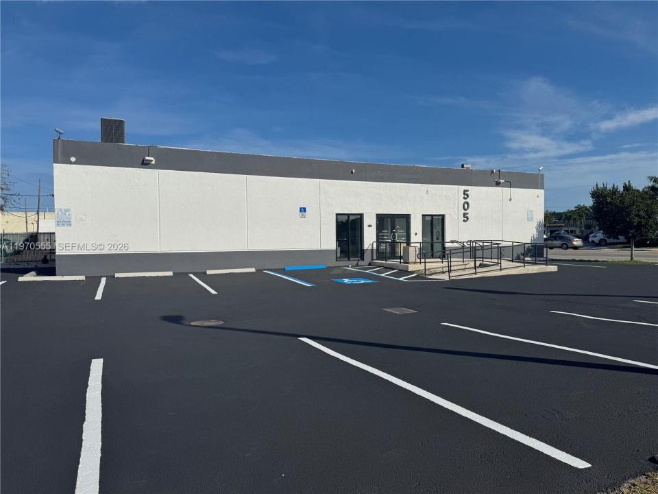 505 NE 125th St, North Miami, Florida 33161, USA