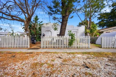 224 SW 14th St, Dania Beach, Florida 33004, USA