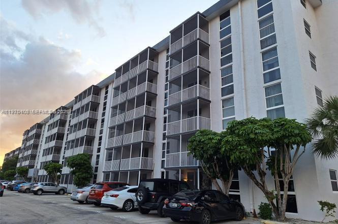 16851 NE 23RD AVE B304, North Miami Beach, Floride 33160, États-Unis