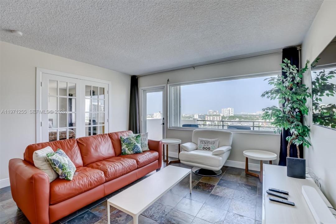 401 Golden Isles Dr 1101, Hallandale Beach, Floride 33009, États-Unis