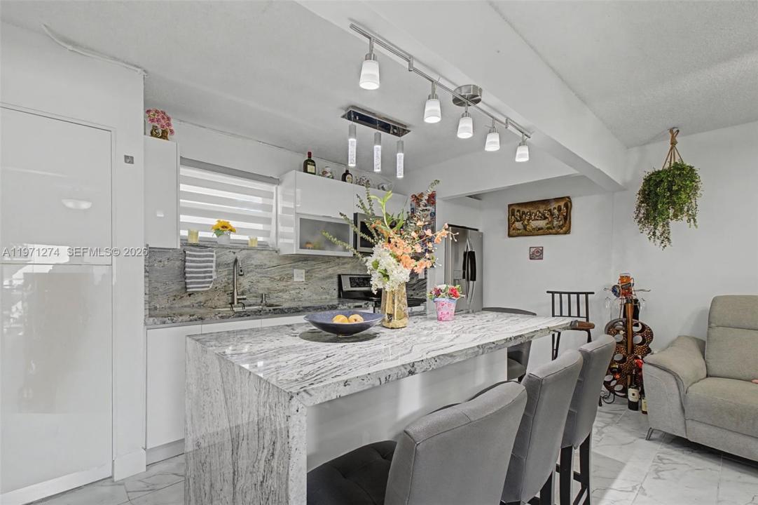 399 NW 72nd Ave 320, Miami, Florida 33126, Stati Uniti