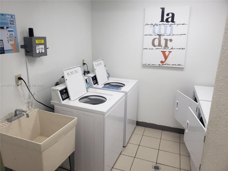 18151 NE 31st Ct 906, Aventura, Floride 33160, États-Unis