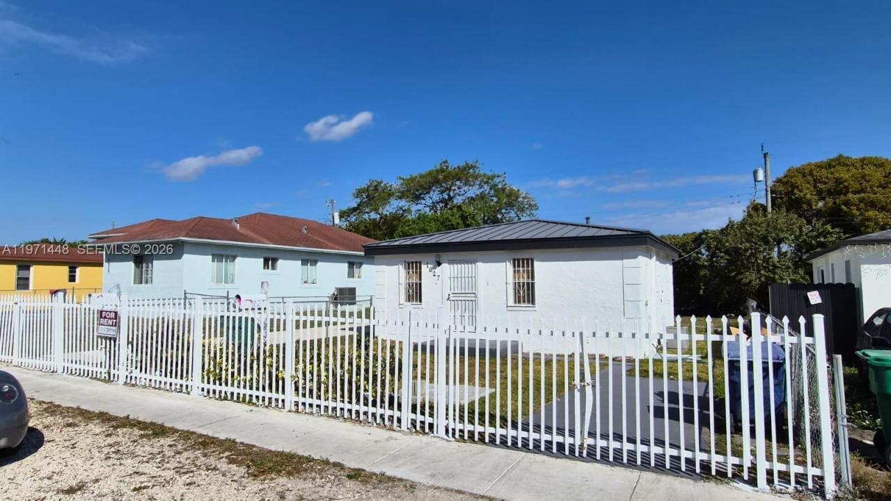 1827 NW 74th Ter, Miami, Florida 33147, USA