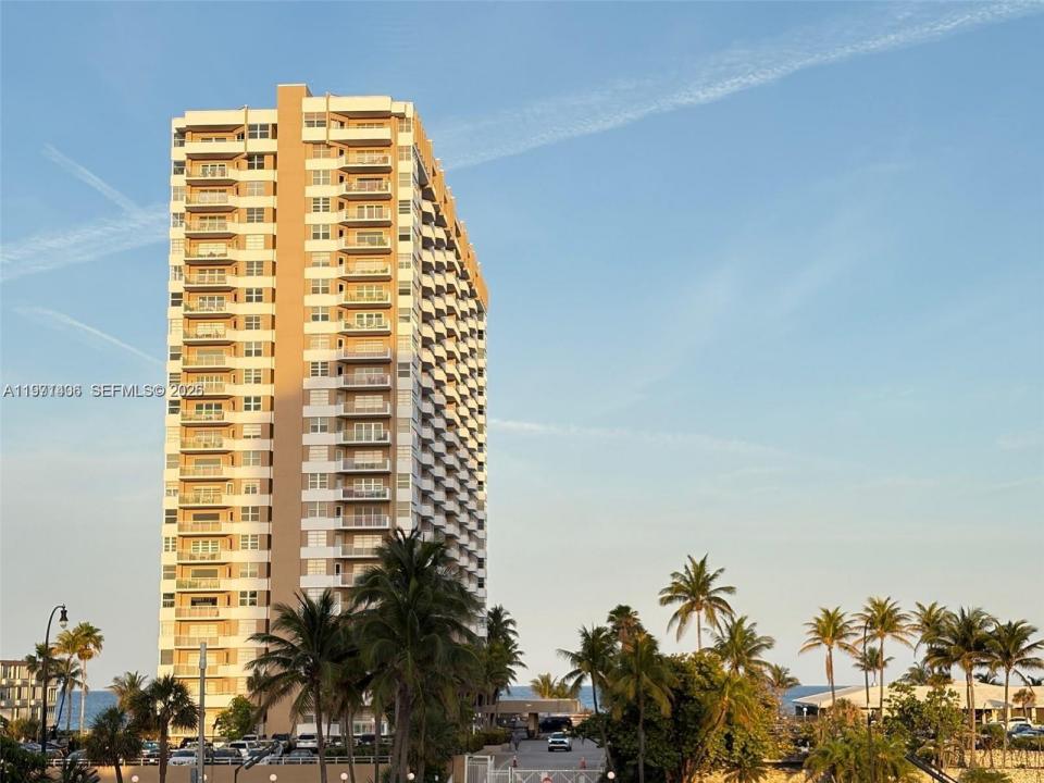 1965 S Ocean Dr 2F, Hallandale Beach, Florida 33009, USA