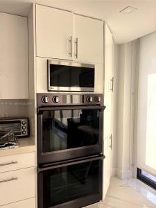 19667 Turnberry Way 27E, Aventura, Florida 33180, USA