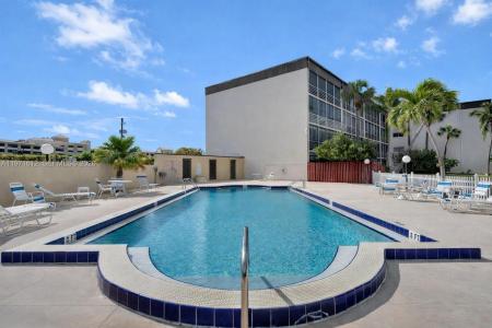 896 N Federal Hwy 326, Lantana, Florida 33462