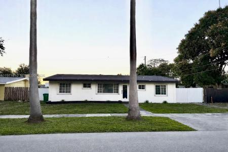 19730 NW 3rd Ct, Miami Gardens, Florida 33169, USA