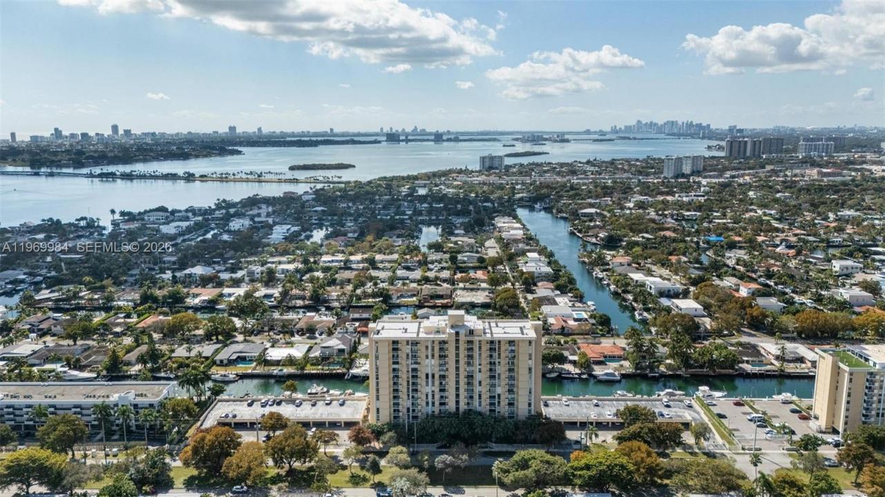 2350 NE 135th St 811, North Miami, Floride 33181, États-Unis