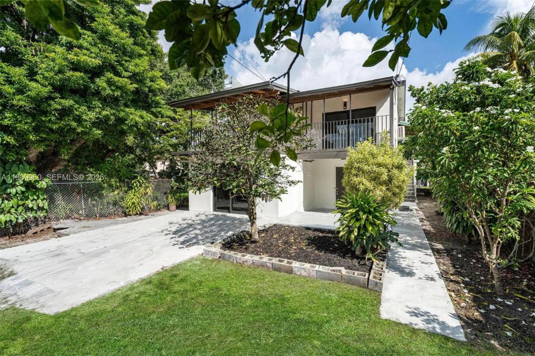 1523 NW 38th St, Miami, Florida 33142, USA