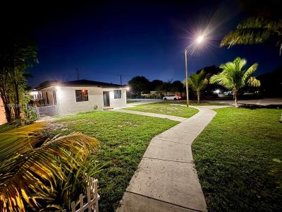 800 Jann Ave, Opa-Locka, フロリダ 33054, アメリカ合衆国