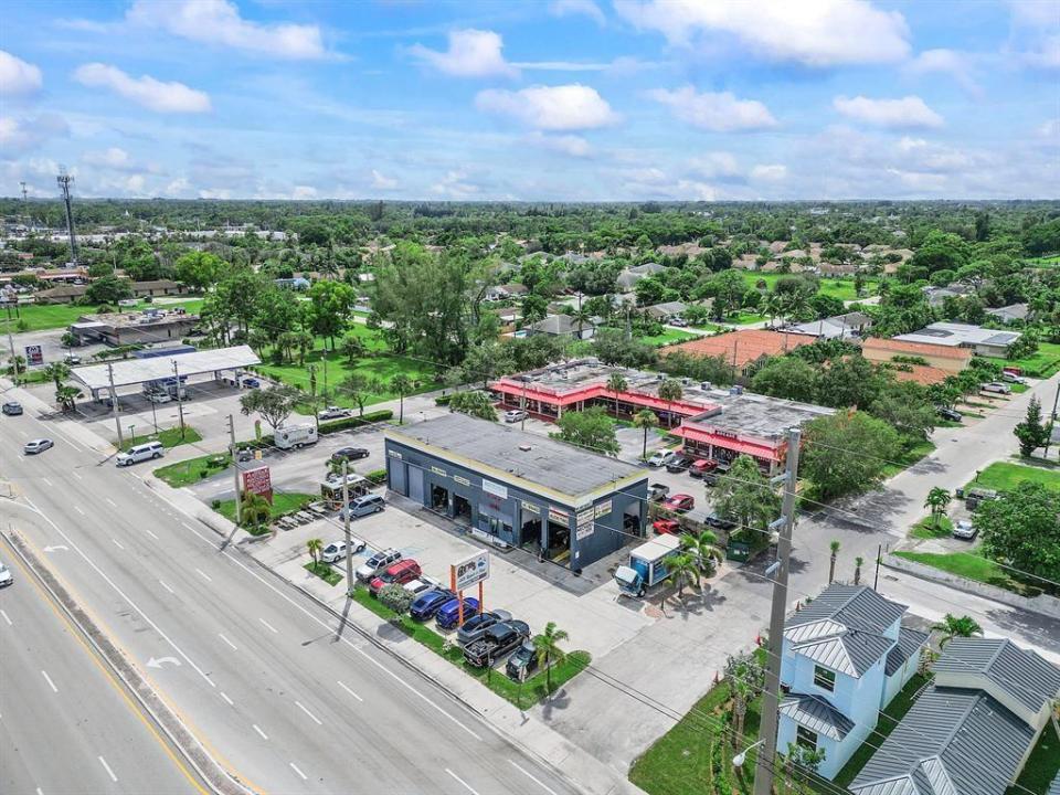 3593 S Military Trail, Lake Worth, Florida 33463