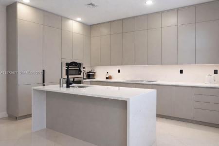829 NE 191st St, Miami, Florida 33179, USA