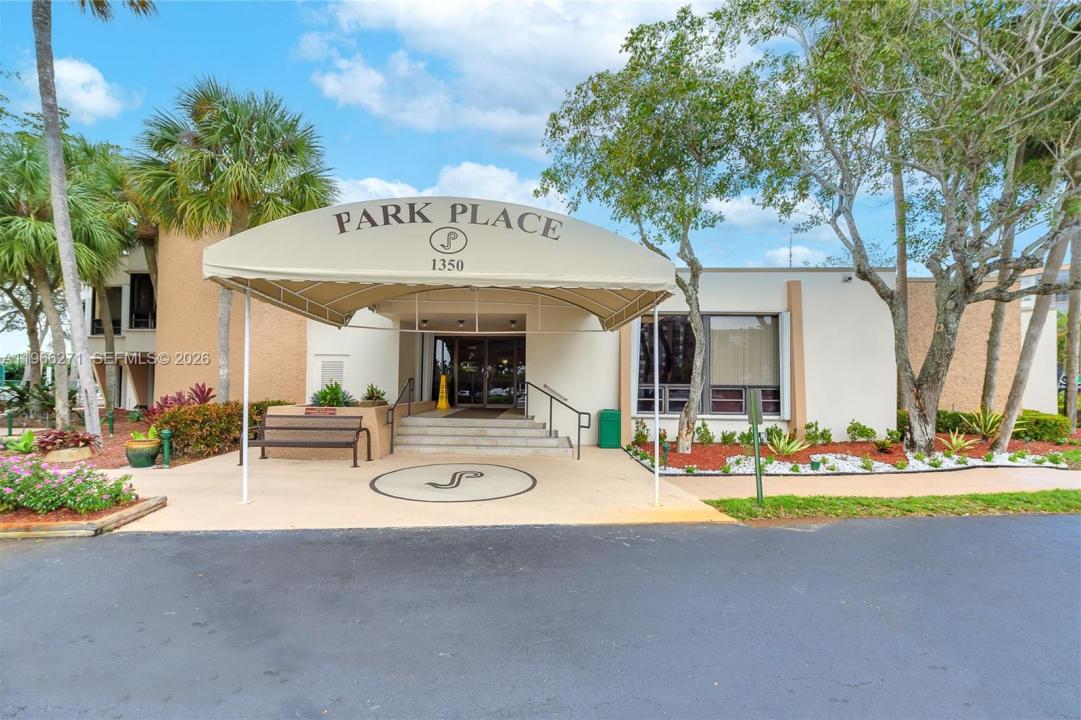 1400 Saint Charles Place 420, Pembroke Pines, Floride 33026, États-Unis