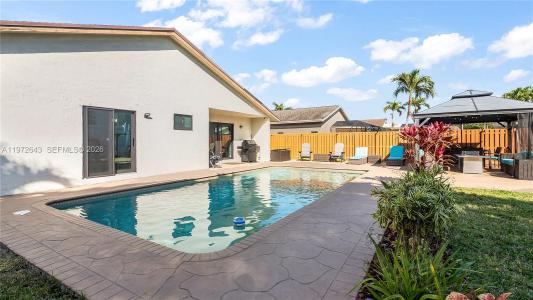 9986 NW 52nd ST, Sunrise, Florida 33351