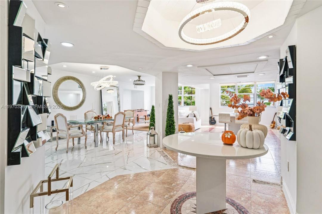 905 Brickell Bay Dr 230, Miami, Florida 33131, Stati Uniti