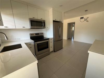 11855 NE 19th Dr 20, North Miami, Florida 33181, USA