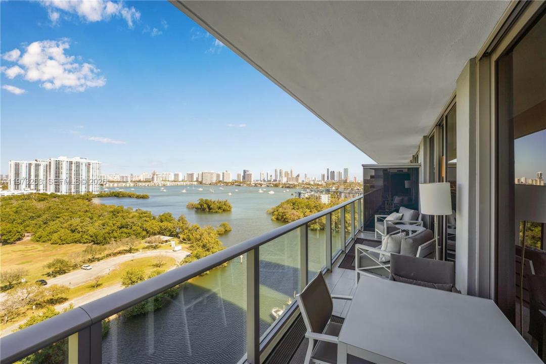 16385 Biscayne Blvd 1502, North Miami Beach, Flórida 33160, Estados Unidos