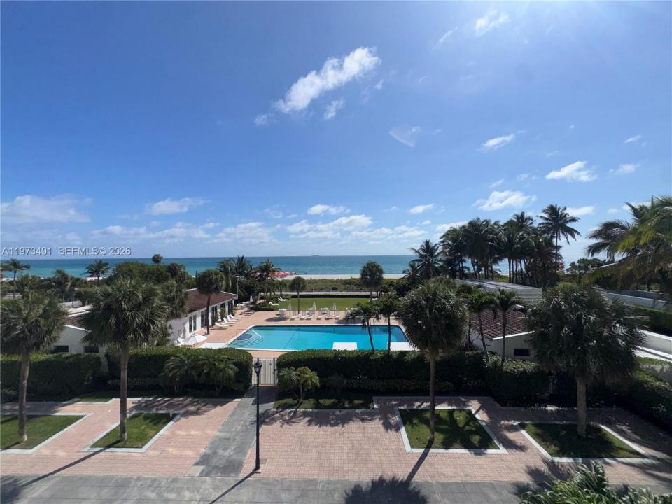 2457 Collins Ave 405, Miami Beach, Florida 33140, USA