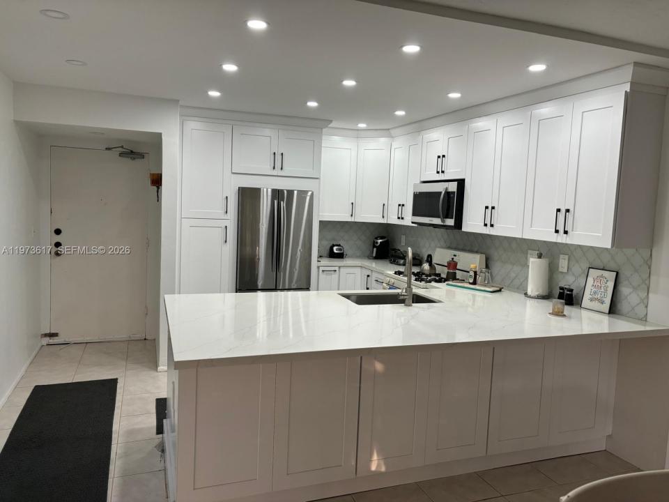 6884 N Kendall Dr C407, Pinecrest, Florida 33156, USA