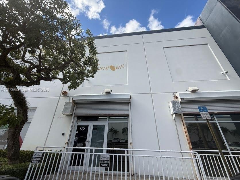 7620 NW 25th St 5, Miami, Florida 33122, Stati Uniti