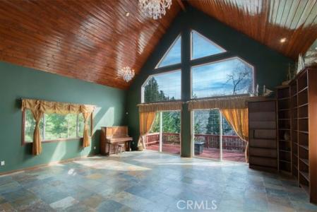 Zuger Court, Crestline, カリフォルニア 92325, アメリカ合衆国