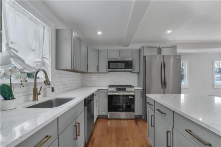 79 Suburban Parkway, Warwick, RI 02889, USA