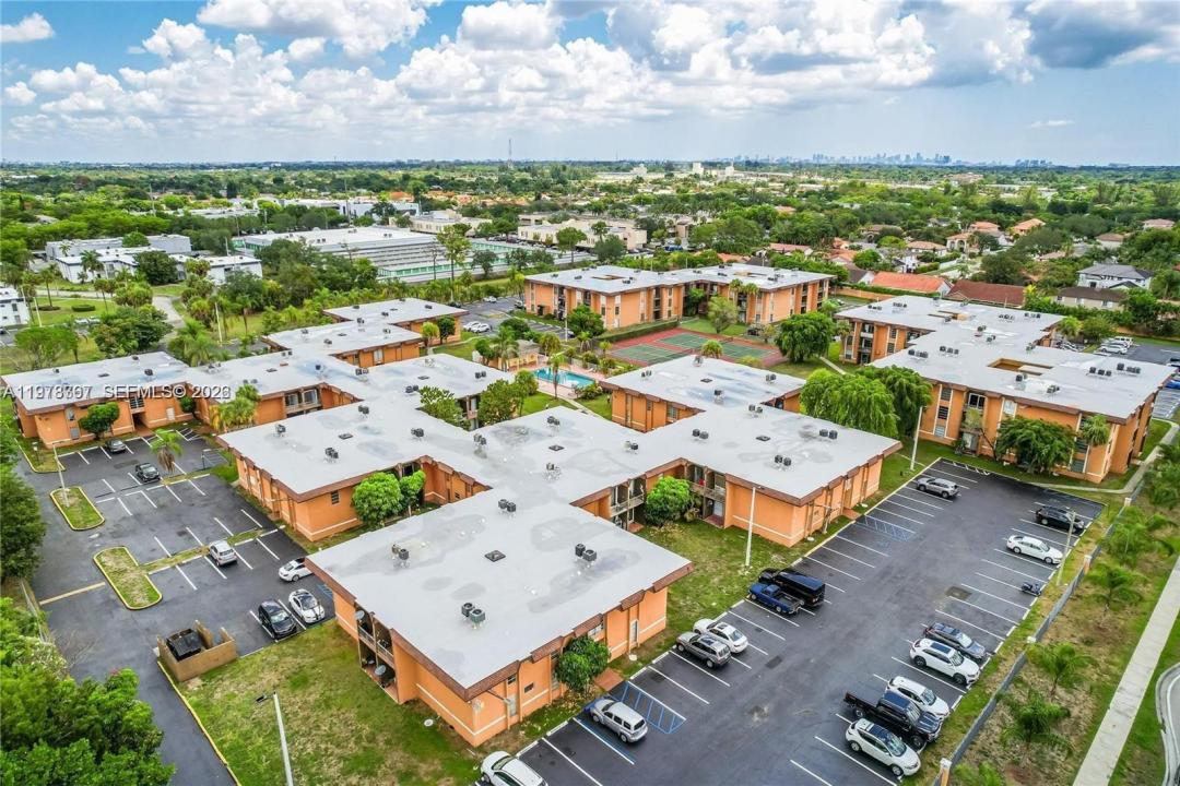 9487 SW 76th St M8, Miami, Flórida 33173, Estados Unidos