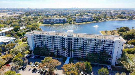 2900 N Course Dr 804, Pompano Beach, Florida 33069, USA