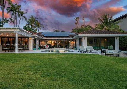 524 Oleander Dr, Hallandale Beach, Florida 33009