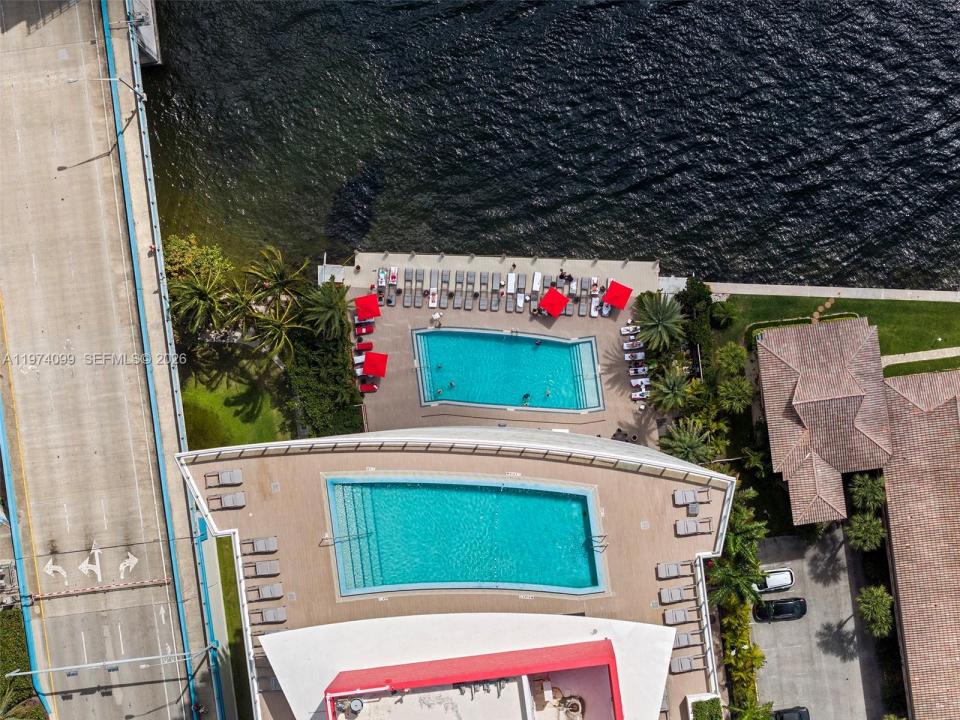 2602 E Hallandale Beach Blvd R2806, Hallandale Beach, Floride 33009, États-Unis