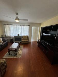 221 Kent M 221, West Palm Beach, Floryda 33417, USA