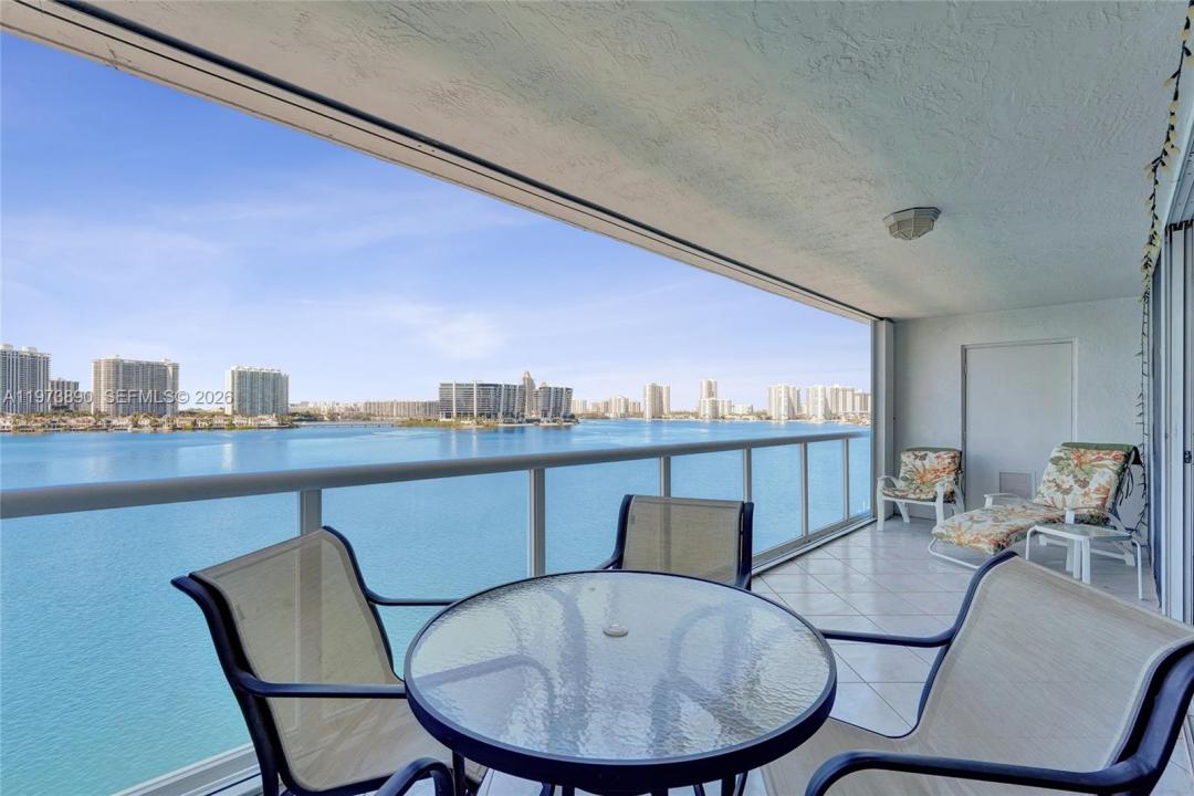 17700 N Bay Rd 805, Sunny Isles Beach, فلوريدا 33160, الولايات المتحدة