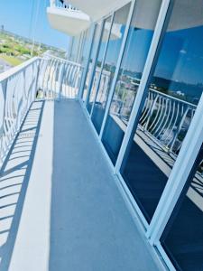 7601 E Treasure Dr 1406, North Bay Village, Florida 33141, USA