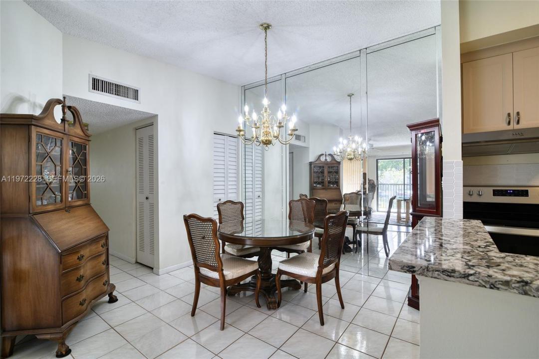10975 W Clairmont Cir 207, Tamarac, Floride 33321, États-Unis
