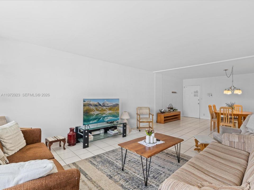 111 Golden Isles Dr G8, Hallandale Beach, فلوريدا 33009, الولايات المتحدة