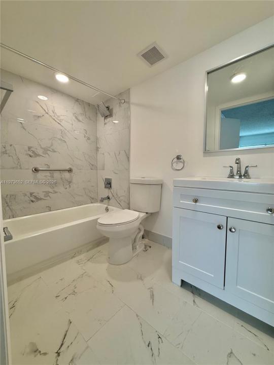 20761 NE 4th Pl 104, Miami, Florida 33179, Stati Uniti